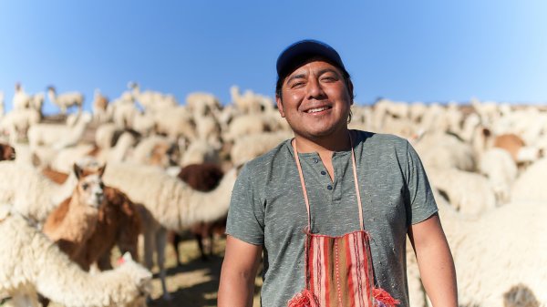 Rolando Manzano cree en la ganadería ecológica como medio para rescatar las tradiciones aymaras.