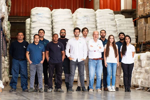 Ignacio Parada junto al equipo de BioElements