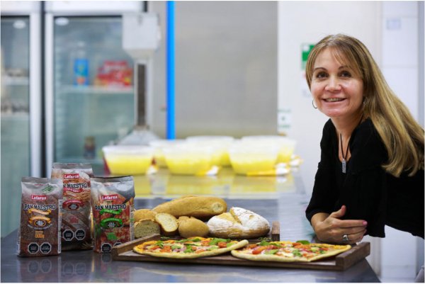 Paula Vargas destacó la línea Pan Maestro que dispuso Lefersa para los hogares.