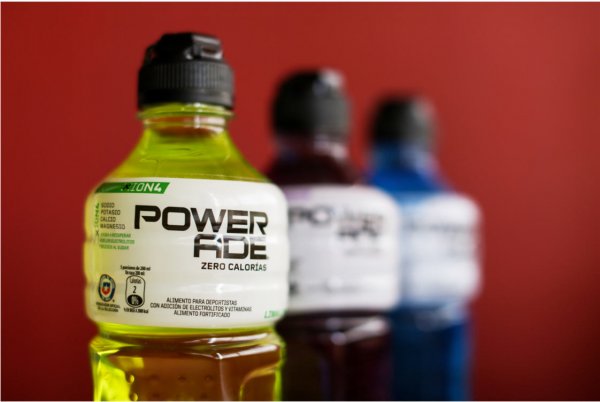 Los sabores regulares y sin azúcar de Powerade
están en formatos de 600 ml. y de un litro.