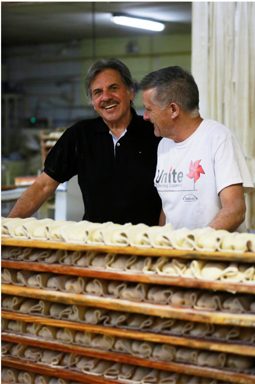 Hay varias generaciones de vecinos a las que hemos atendido. Mario Demicheli, Panadería La Campana