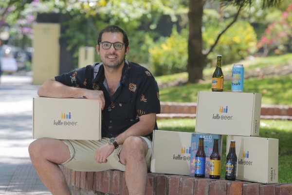 "Cada caja contiene cinco cervezas artesanales", detalla Francisco Sorbo.