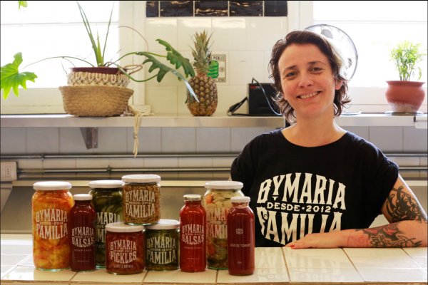 Manuela Iribarren con la línea de productos.