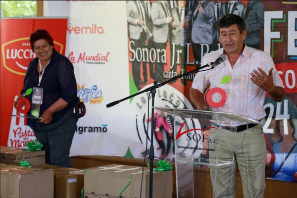 Fanny Gajardo y Víctor Fuentes recibieron el Premio a la Trayectoria.