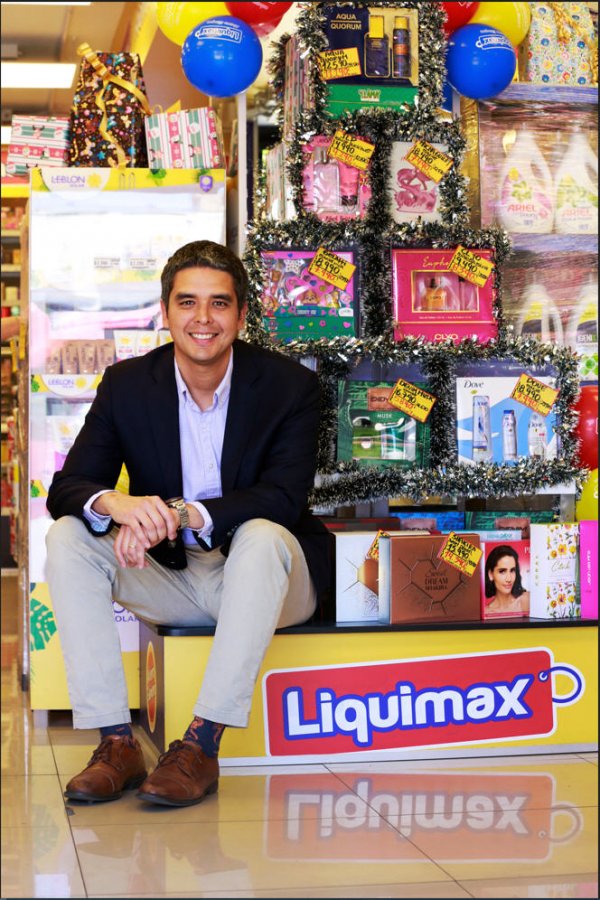 Exhibimos los packs en las góndolas y en los pasillos. Felipe Urrutia, Liquimax