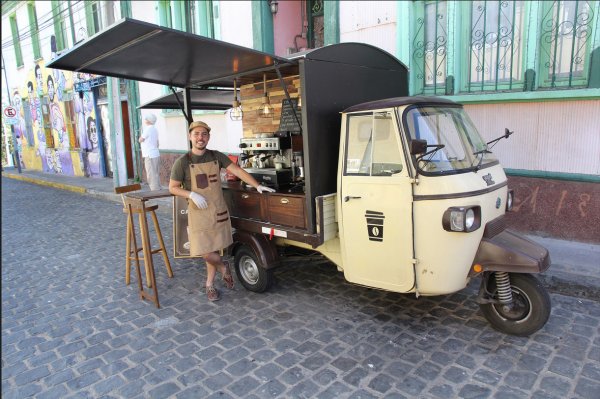 Mi cafetería está montada en una moto APE italiana. Ángelo Durán, Ahora Vendo Café