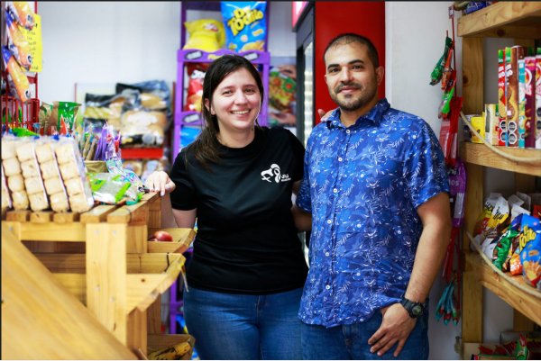 "Queremos potenciar el área de comida al paso", dicen Noé Acosta y Keily Moreno.