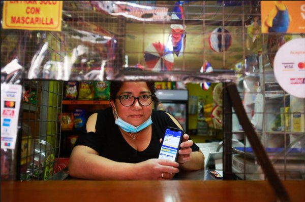 Las mujeres trabajan, en promedio, más horas que los hombres.