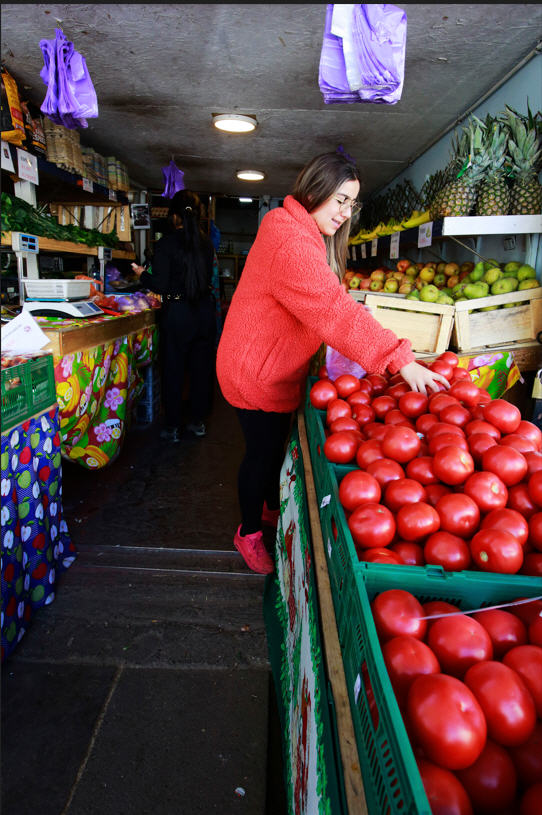 Las ventas de tomates no fallan durante todo el año. Son protagonistas del local