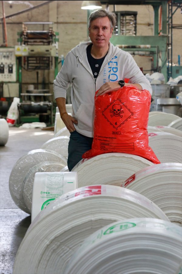 Trabajamos al menos 12 tamaños de bolsas de basura. Rodrigo Echave, Plásticos Bilbao