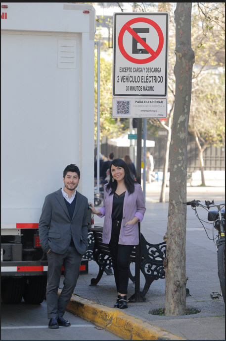 Romina Morales junto con José Ignacio Sanhueza,
de Conecta Logística