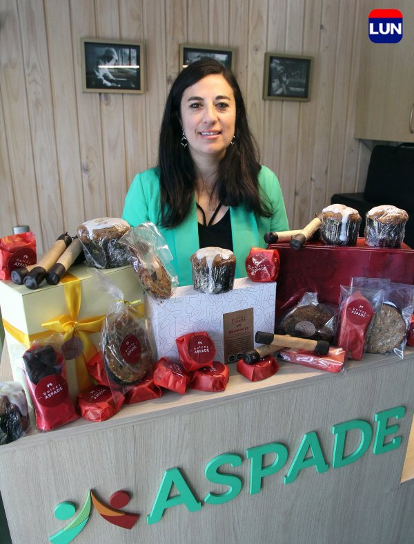 Valeska Gómez destaca las trayectoria de los productos que fabrican en Aspade.