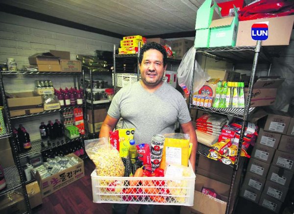 Renato Marca, junto a su socio Manuel Salgado,
fundaron hace nueve años la distribuidora Los
Cholitos.