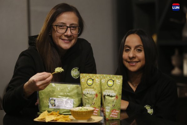 Camila Plaza y Constanza Mora y sus productos sobre la base de palta molida.