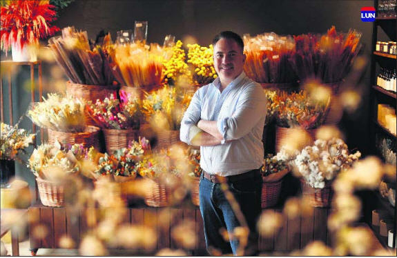 Alfredo Molina cuenta que aproximadamente el 70% de las flores que tienen en stock provienen de Ecuador.