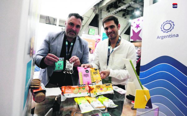 Leandro Giomprini junto a Martín Giraudo, encargado del área de comercio exterior de la compañía 