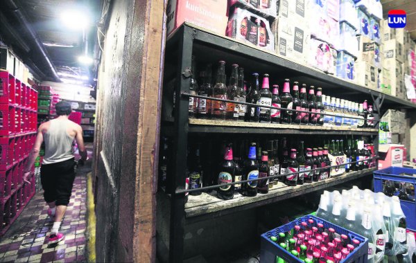  La cerveza es una de las categorías con mayor rotación en este negocio.
