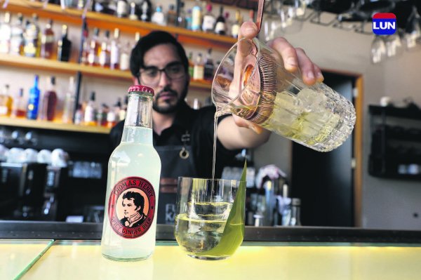 A los bares se les reconoce como un punto donde las personas prueban.