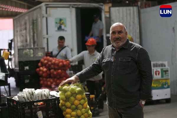 Cuenta con camiones refrigerados para llegar con
los productos frescos