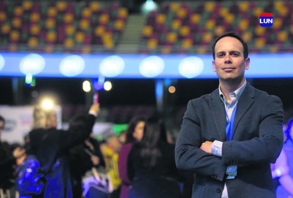 Francisco Gaete, gerente de Alvi, anuncia que sortearán pasajes a Brasil y el Caribe.
