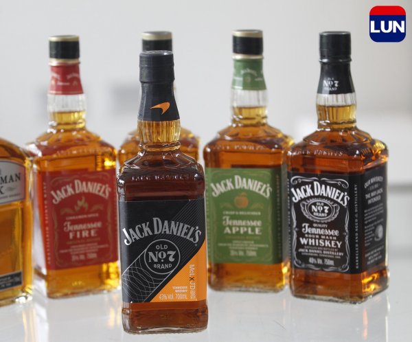 Crece la familia del tradicional whiskey. Un fijo para regalo navideño.