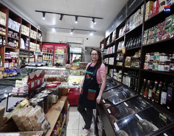 Alexandra Espinoza en pleno emporio de calle Pucará.