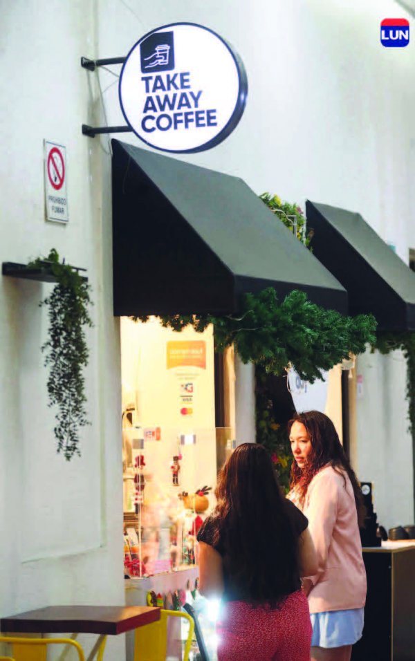 Hay clientes que van hasta tres veces en el día a hacer una pausa cafetera.