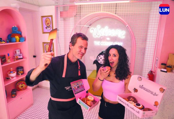 "Todo lo que vendemos es muy fresco, horneamos galletas todos los días", dicen Carol y Perry.