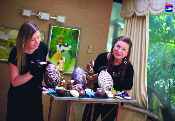 "Tenemos un taller especial de Pascua que apunta a todo tipo de público", dicen Evelyn Loeff y su hija Miriam Muchnik.