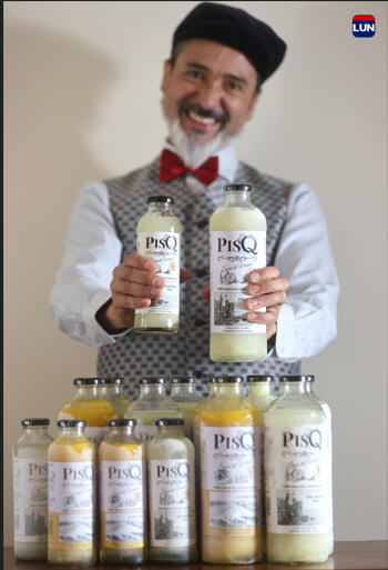 'Hoy estamos produciendo 250 botellas por semana', detalla Daniel Quintana. 